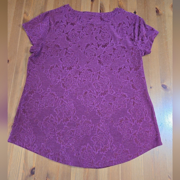 Simply Vera Burgandy Short Sleeve Curved Hem Patterned Top Size Large - Picture 11 of 11
